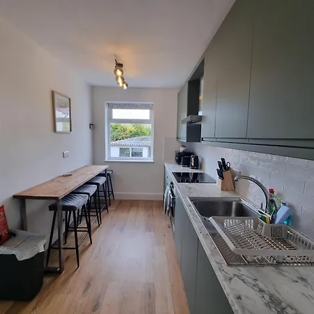 Headley House By Cliftonvalley Apartmán