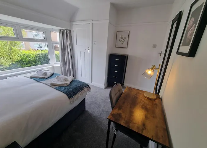 Headley House By Cliftonvalley Daire