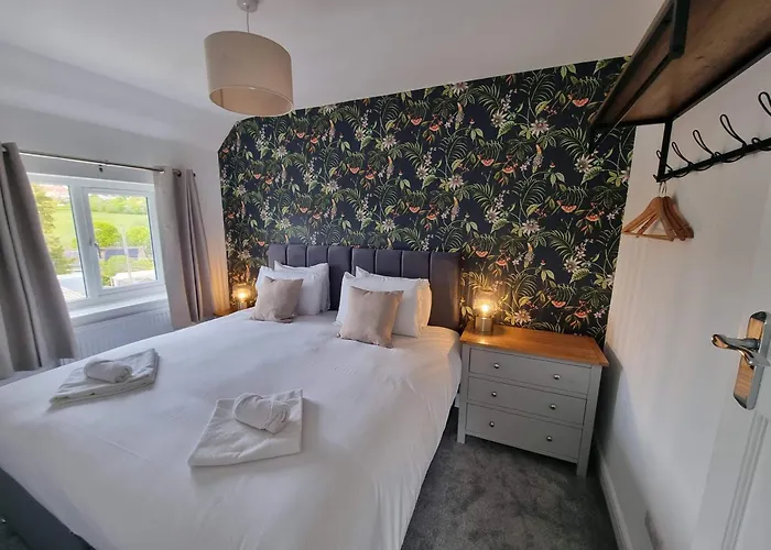 Headley House By Cliftonvalley *